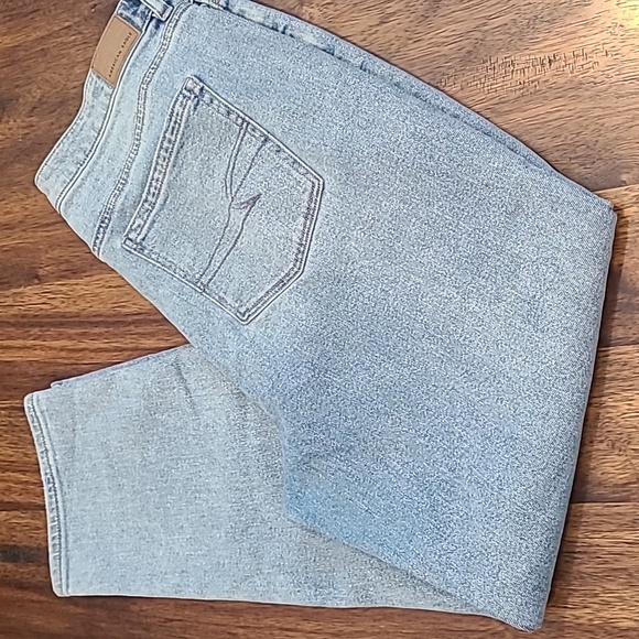 American Eagle Outfitters Denim - American Eagle Mom Staight Jeans Size 14 Womens.